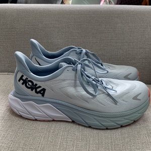Hoka Arahi 6 Plein Air/Blue Fog Size 9D- Worn Once
